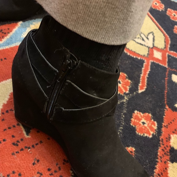 Black faux suede ankle boots - Picture 6 of 8